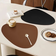 Set di piatti da asciugare rotondi da 8 - resistente al calore e antiscivolo - nero/marrone con piedini