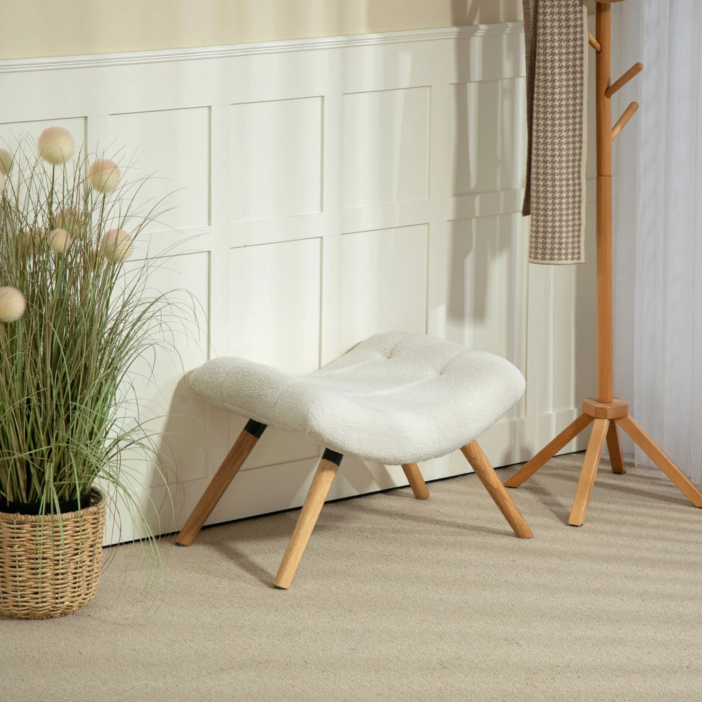 Pouf imbottito con rivestimento in tessuto e gambe in legno ¨C Zephmum ¨C Cremewei?