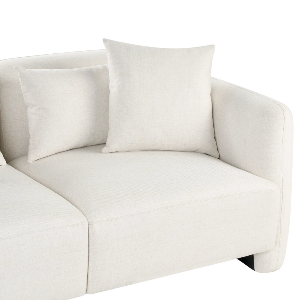 Divano imbottito minimalista a profilo ribassato a 3 posti con seduta profonda bianco sporco stile minimalista