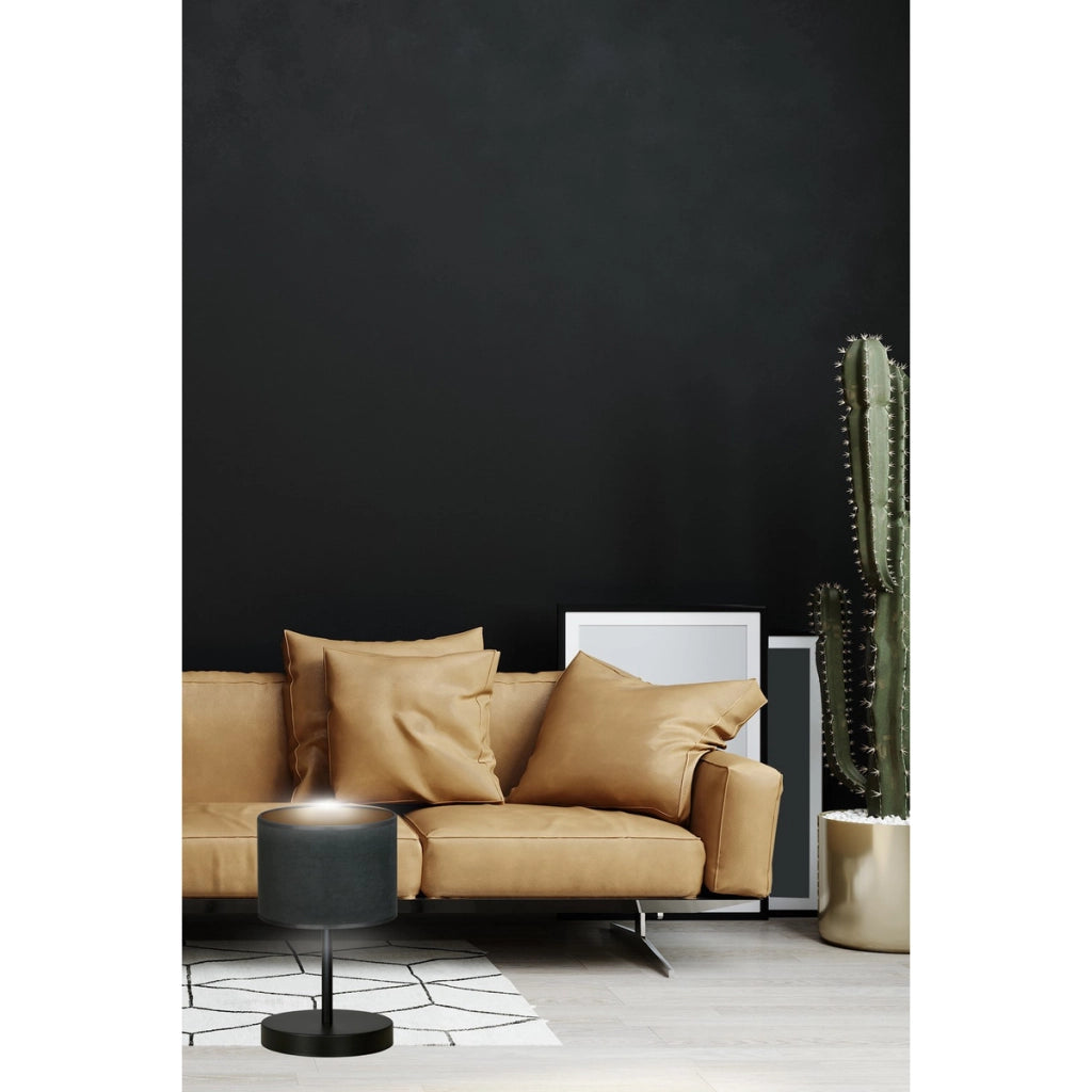 Lampada da tavolo Hilde in acciaio nero con interno dorato