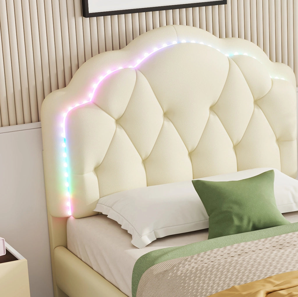 Letto imbottito in PU beige con testiera ondulata e strisce luminose multicolore