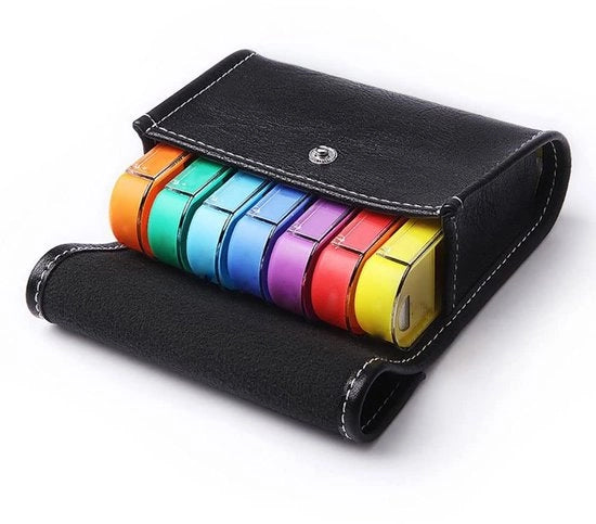 Organizzatore di Medicamenti 7 Giorni - 28 Compartimenti - Organizzatore Portatile - Materiale Kunststoffo/PU - Medicamenti - Progettazione Compatta - Organizzatore di Medicamenti
