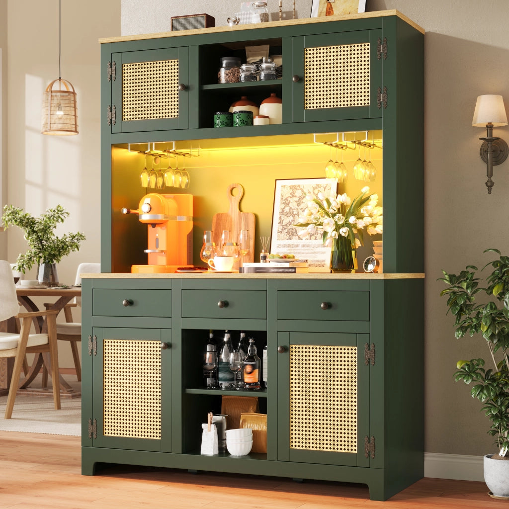 Credenza alta con LED e ante in PE rattan, ripiani regolabili e cassetti, per cucina e soggiorno, verde antico