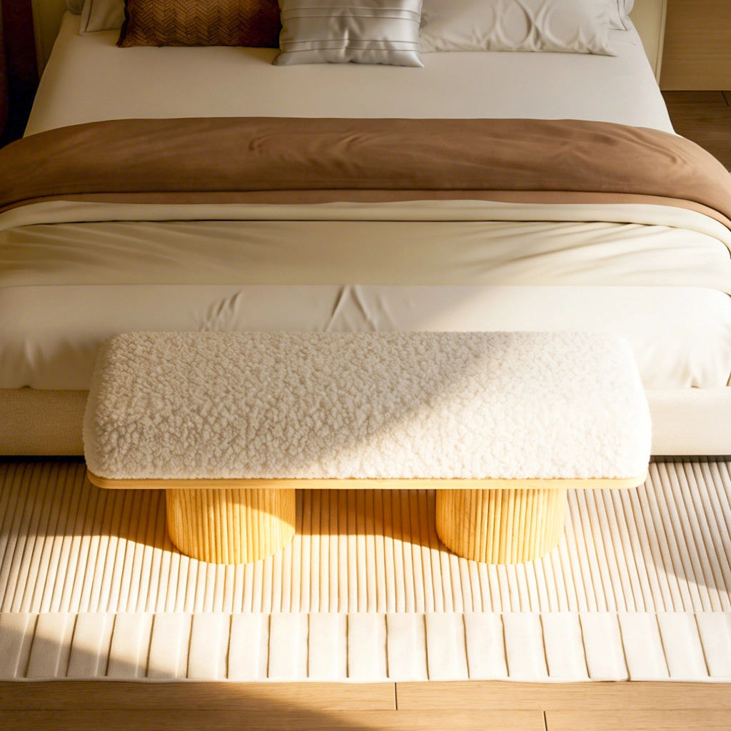 Panca con rivestimento teddy e base in legno massello per ingresso e camera in teddy naturale