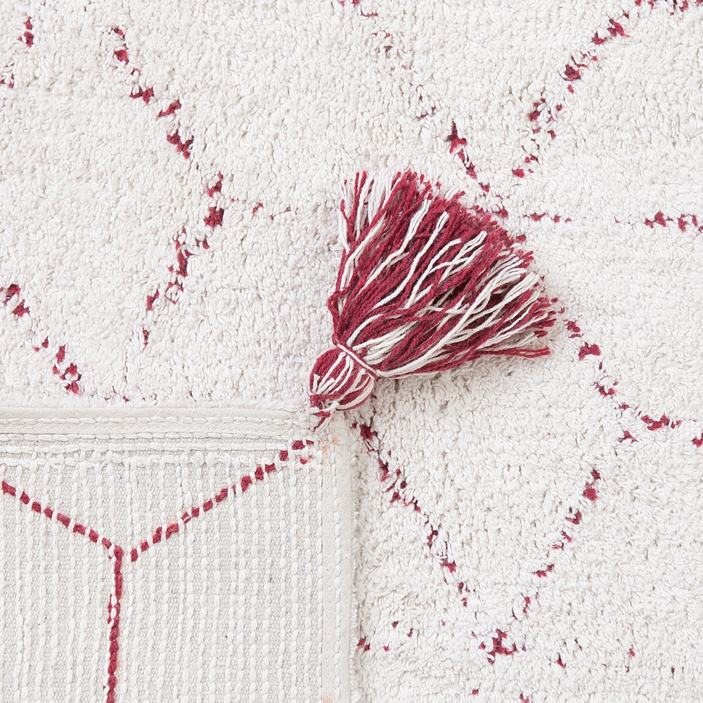 Tappeto orientale moderno con nappe 140 x 200 cm bianco con motivo geometrico rosso