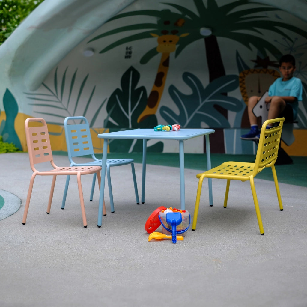 Set di 4 Mobili Etroubles per Bambini Tavolino Panca e 2 Sedie per Esterno e Interno - Giallo/Celeste/Pesca casa.pro