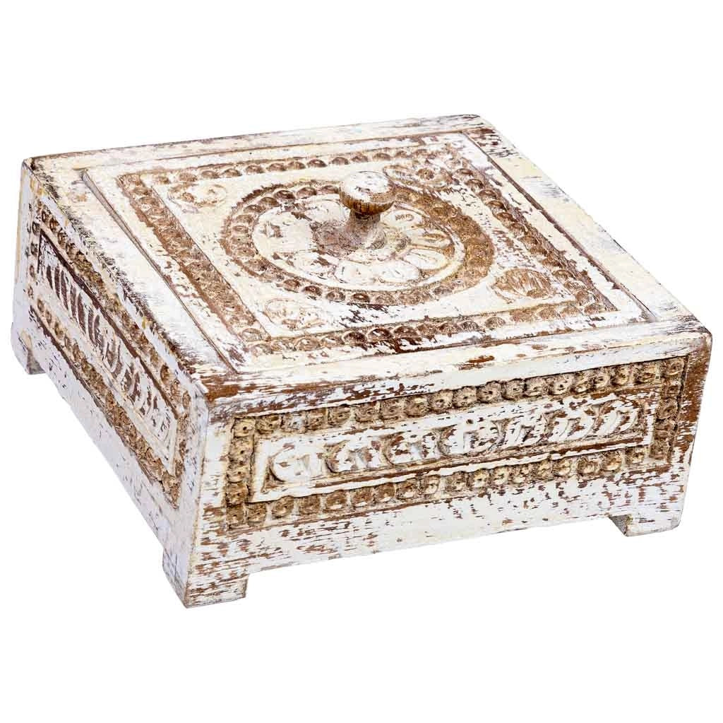 Scatola in legno intagliata con finitura bianco anticato 19x19x10h cm