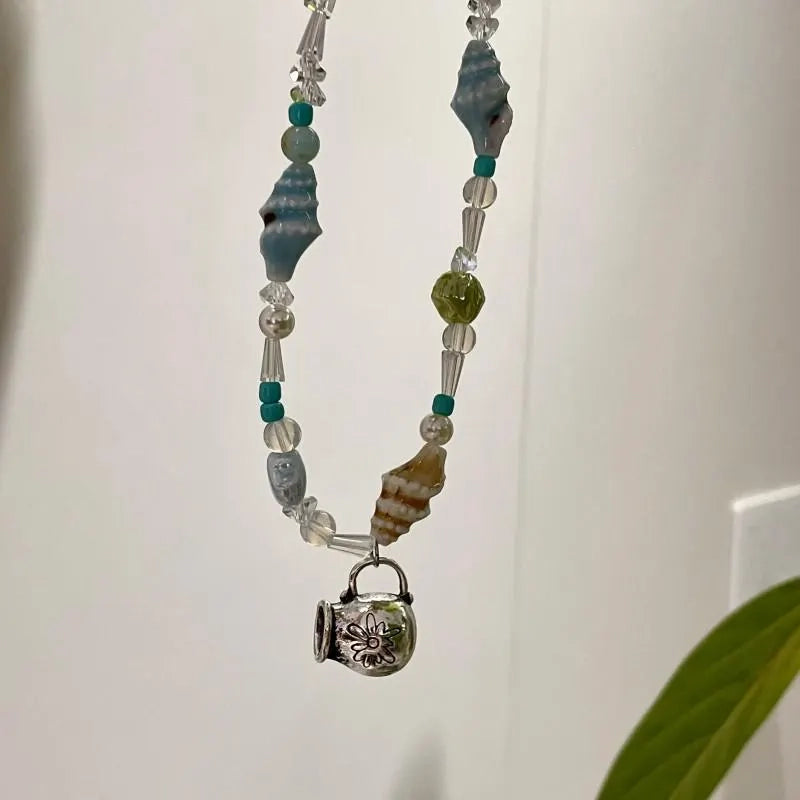 Collana fatta a mano con conchiglie e perline: ciondolo a forma di clavicola in stile spiaggia