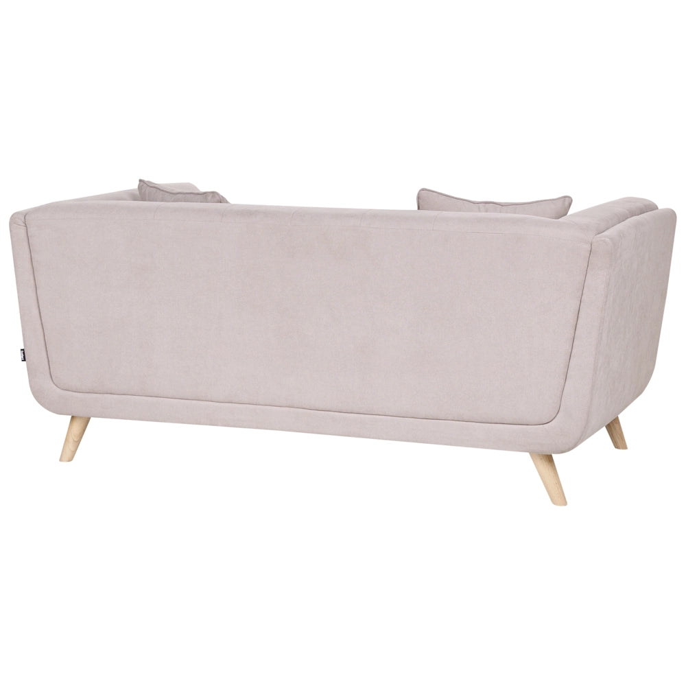 Divano a 2 posti in tessuto con cuscini decorativi, gambe in legno e trapuntatura decorativa, stile retrò tortora
