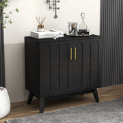 Credenza con ripiani regolabili e presa posteriore in legno e MDF nera