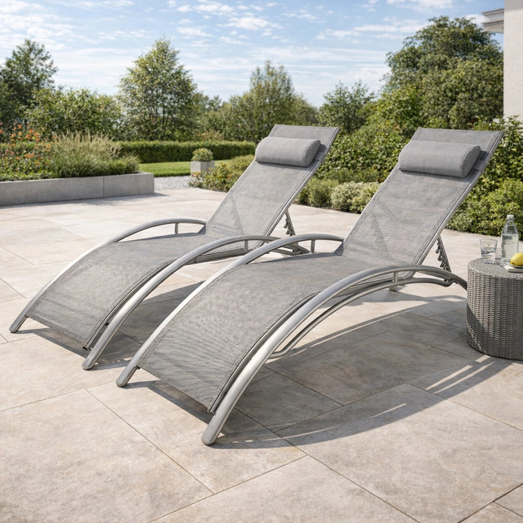 Set 2 Lettini Prendisole Reclinabili Per Giardino Con Schienale Regolabile 5 Posizioni Tessuto Traspirante Per Piscina Terrazza Outdoor 59 x 158 x 81.5 Cm Grigio