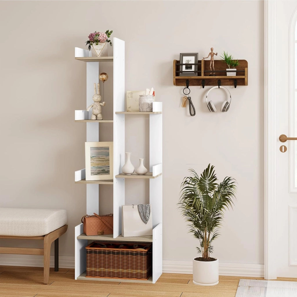 Libreria Verticale Autoportante, Libreria Angolare ad Albero, Porta Libri con 7 Ripiani e 1 Scomparto Aperto, in Truciolare, Bianco e Rovere Chiaro, 49x25x146cm