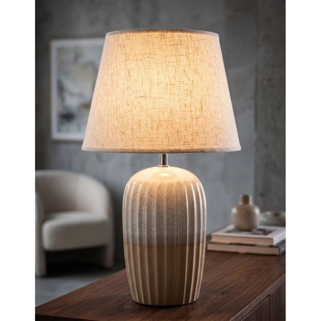Lampada da tavolo Japandi in ceramica sabbia e crema