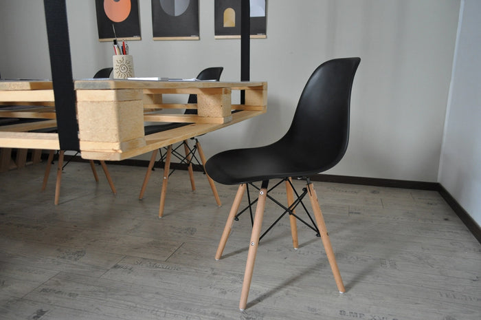 Sedia in plastica nera con gamba, piede in legno (2 pz) - SD10NOPL