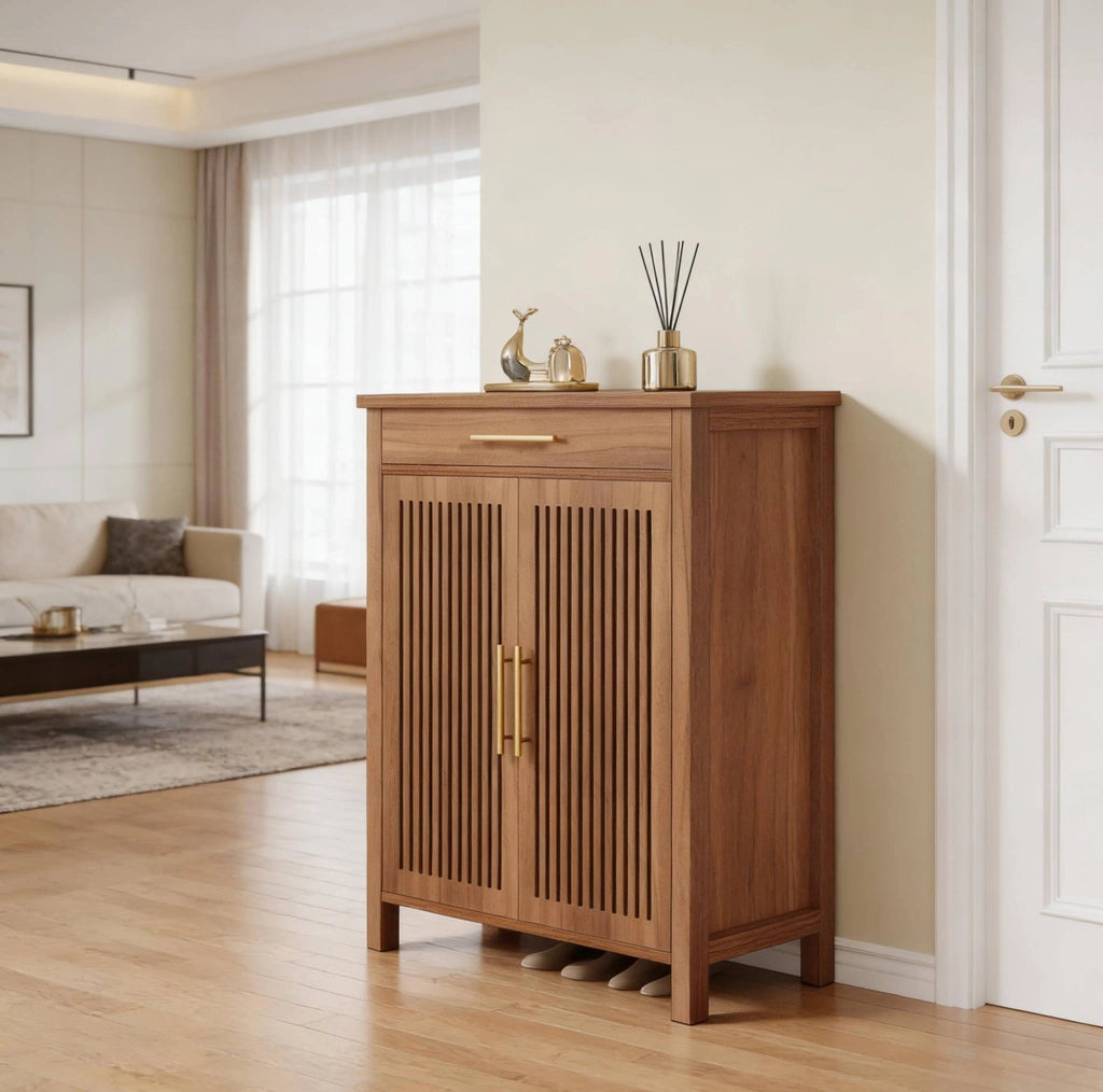 Scarpiera freestanding a 5 ripiani con ante a lamelle e cassetto; MDF e metallo marrone