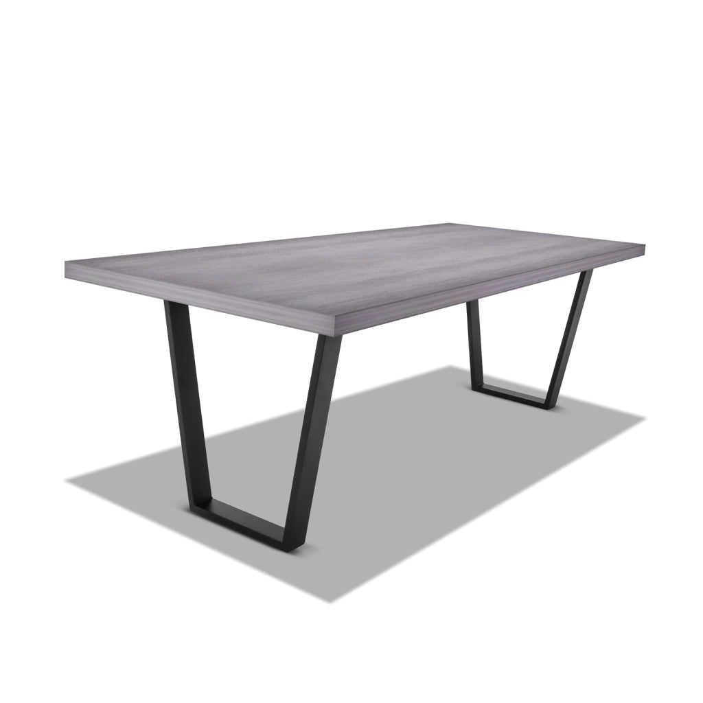 Tavolo da pranzo in legno e metallo con piedi trapezoidali neri - 220x100 cm