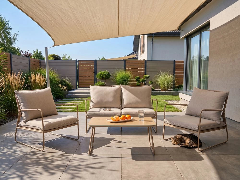Set da Giardino Lounge Beige 4 Posti con Divano Poltrone e Tavolino con Struttura in Metallo