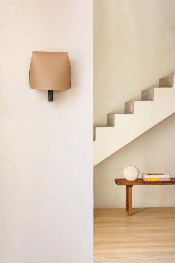 LUANG AP, Applique in Papiro per Interni, Faro Barcelona Colore: Cammello