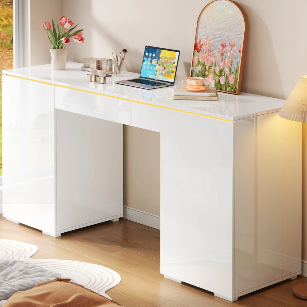 Scrivania moderna 140x50 cm in bianco lucido con LED; 1 cassetto e 2 ante