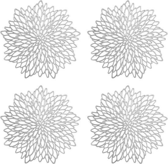 Piatti di protezione antiscivolo a quattro pezzi con superficie ruvida in metallizzato argento, base in plastica, codice prodotto 12345, modello 67890, dimensioni 30x30 cm, peso 0,5 kg.