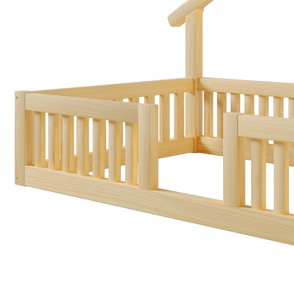 Letto a casetta 90x200 cm con parapetti di sicurezza; protezione perimetrale e ghirlanda LED; pino e MDF; naturale