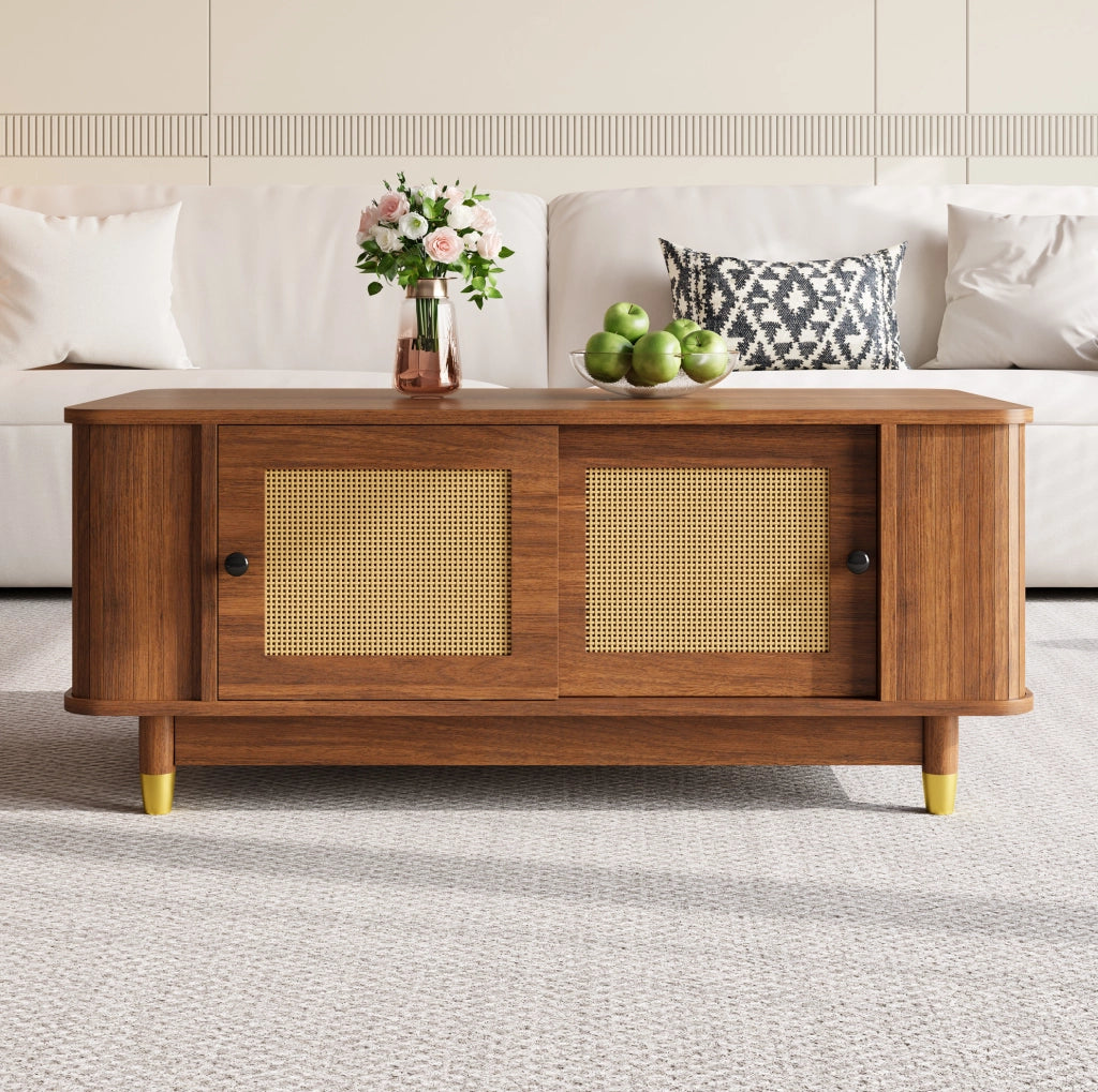 Tavolino da salotto con porte scorrevoli in rattan; vano contenitore; MDF; noce