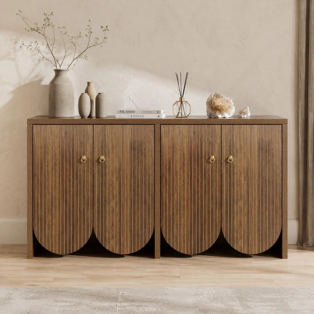 Credenza con 4 ante e ripiani regolabili in MDF effetto noce con finitura a riquadri 147 × 40 × 80 cm