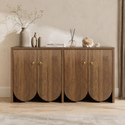 Credenza con 4 ante e ripiani regolabili in MDF effetto noce con finitura a riquadri 147 × 40 × 80 cm