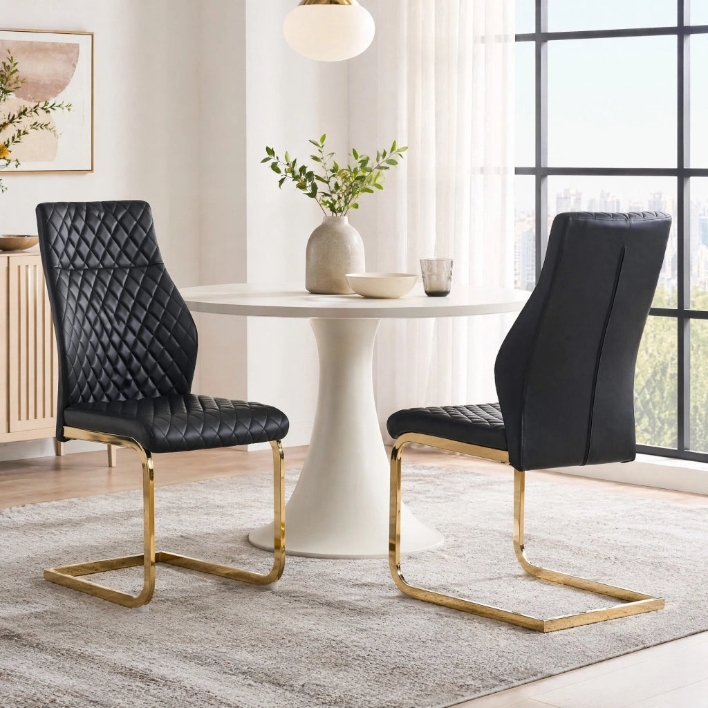 Set 2 sedie da pranzo in PU nero con motivo trapuntato; schienale alto 100 cm; struttura in metallo oro