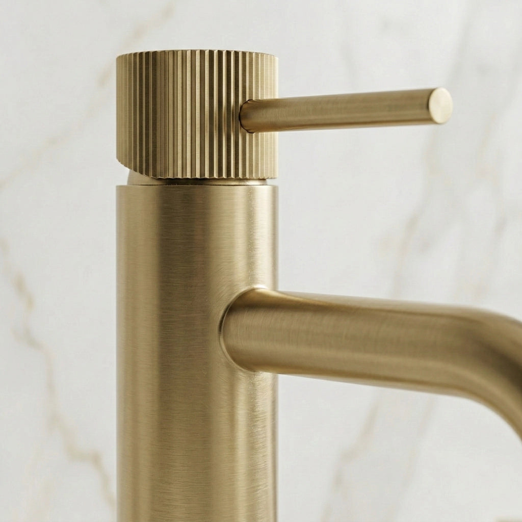 Rubinetto Da Bagno Rea Lungo Stripe Brush Gold