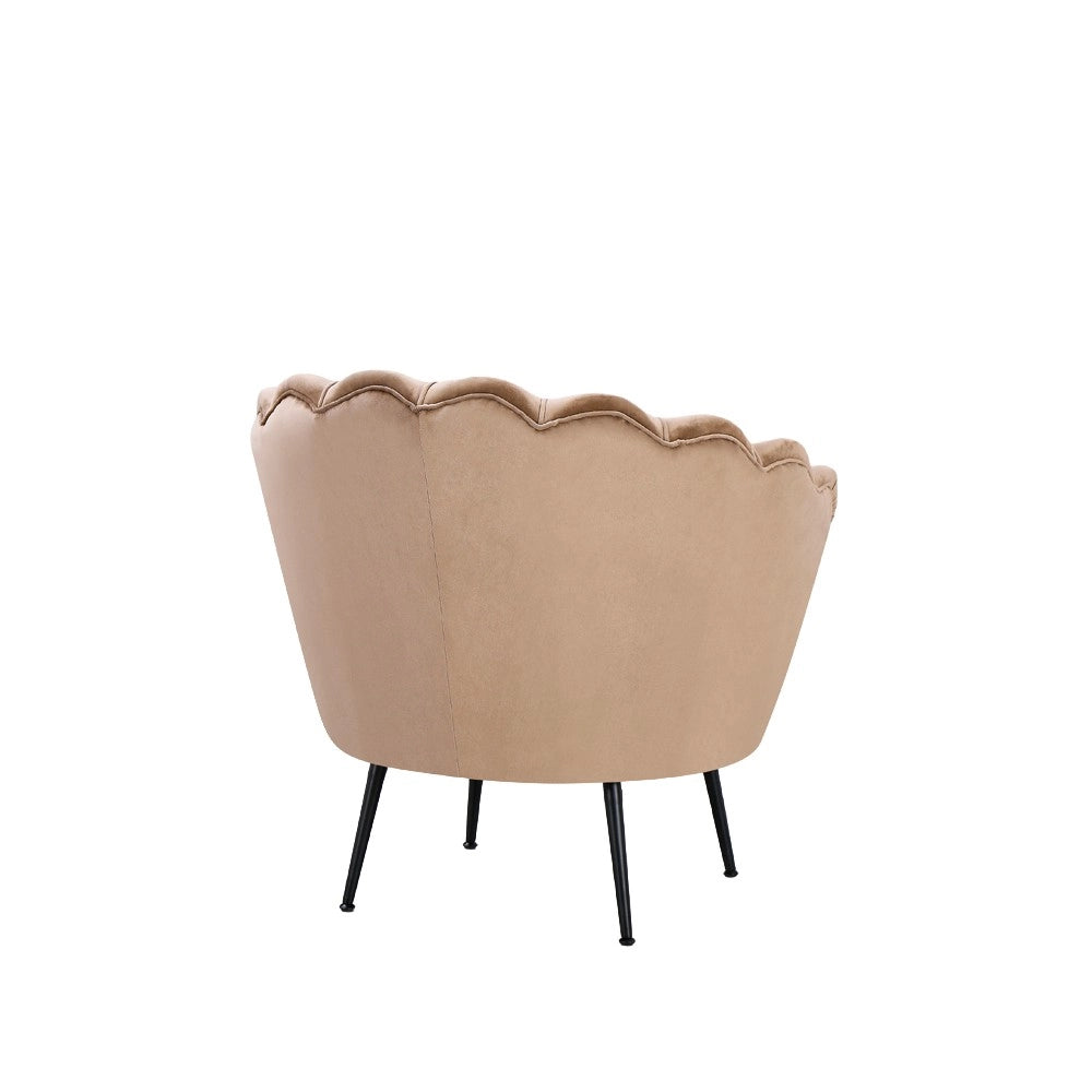 Poltrona Orel a Conchiglia in Velluto Beige – Design Elegante e Avvolgente