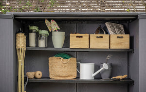 Armadio Porta Attrezzi da Esterno 1400L Keter Signature Vertical Shed in Resina Effetto Legno Noce