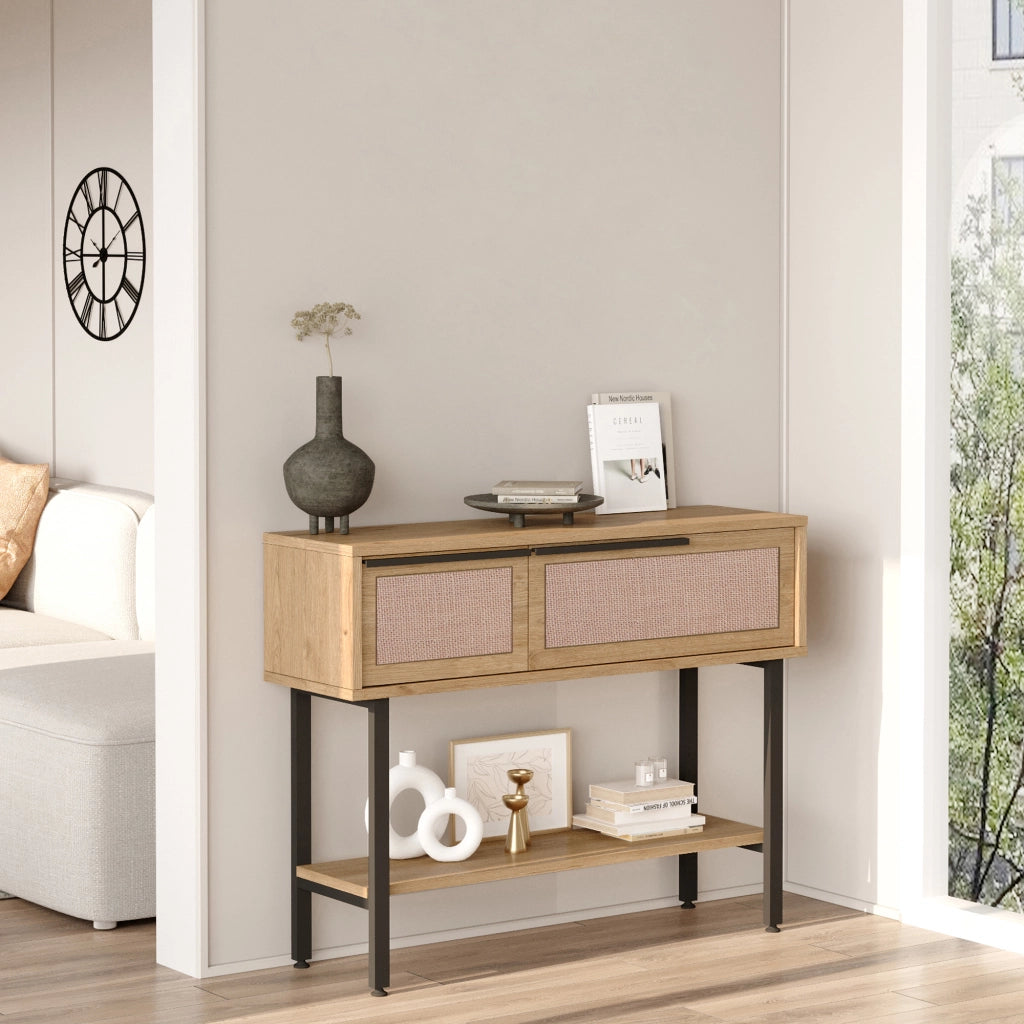 Tavolo Consolle Kvænangen con Scomparti Chiusi e Ripiano 100x30x76 cm Effetto Rovere / Rattan [en.casa]