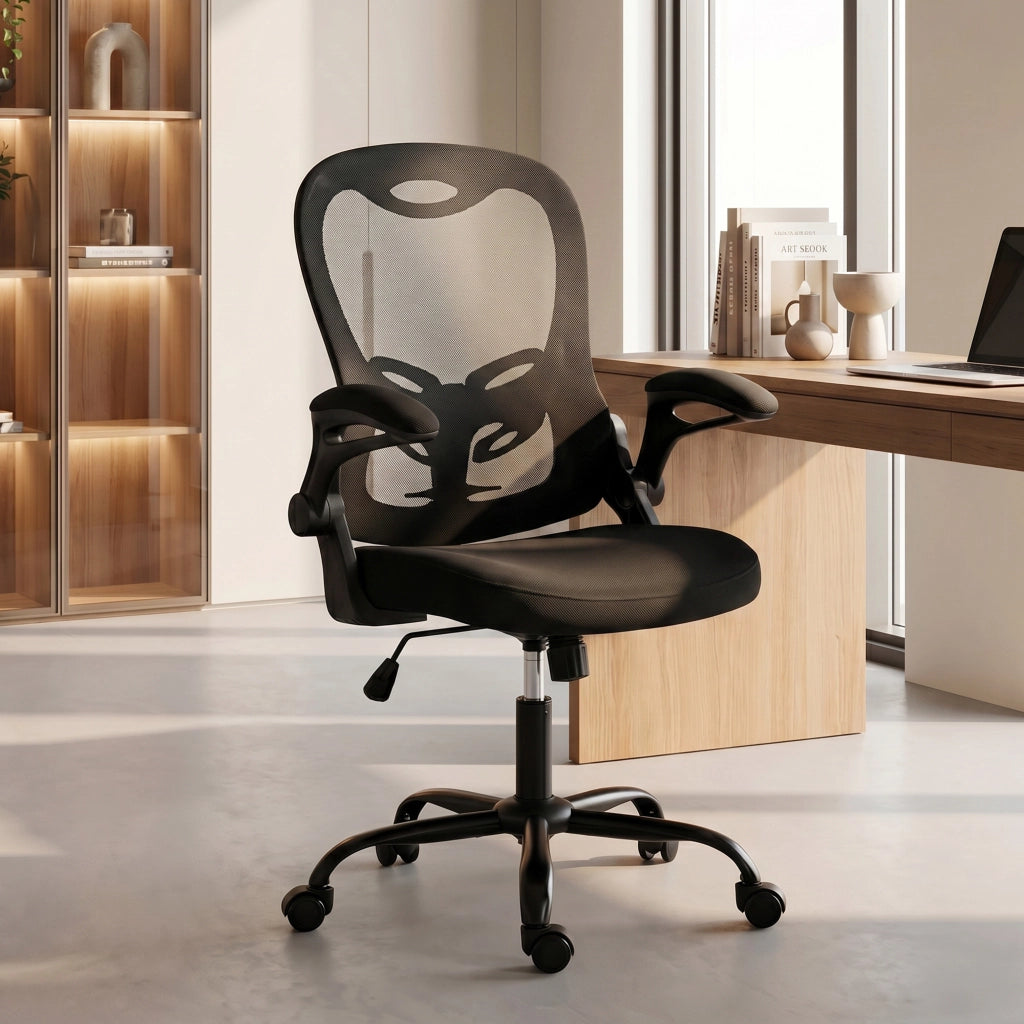 Sedia da ufficio ergonomica in rete con braccioli ribaltabili, altezza regolabile 46,5-56,5 cm e bascula, nera