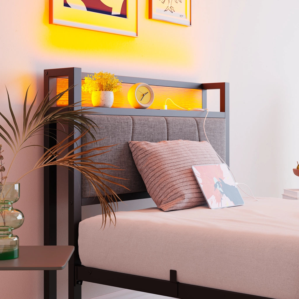 Letto singolo 90×200 cm con LED; testiera contenitore; 2 porte USB e presa; senza materasso; metallo; nero