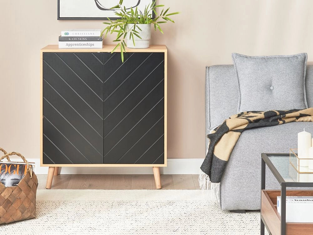 Credenza in MDF nero e legno chiaro impiallacciato in particelle di legno a 2 ante con ripiani Soluzione di archiviazione per la camera da letto scandinava