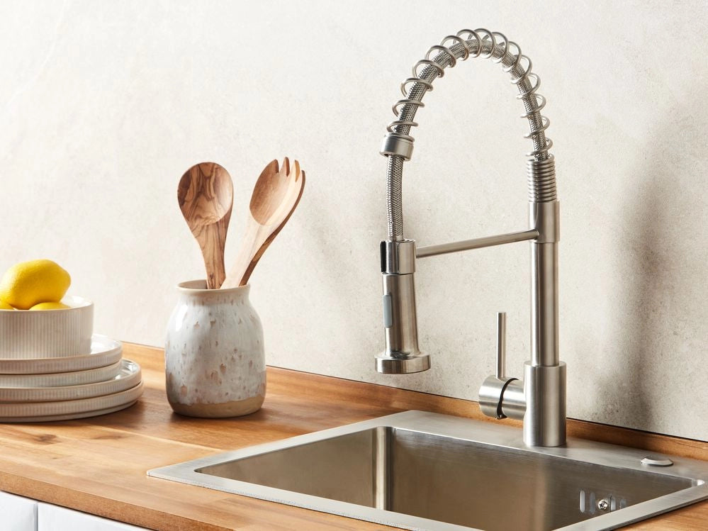 Rubinetto da cucina moderno rubinetto miscelatore a spruzzo estraibile bobina a molla in acciaio inox finitura opaca bocca girevole argento