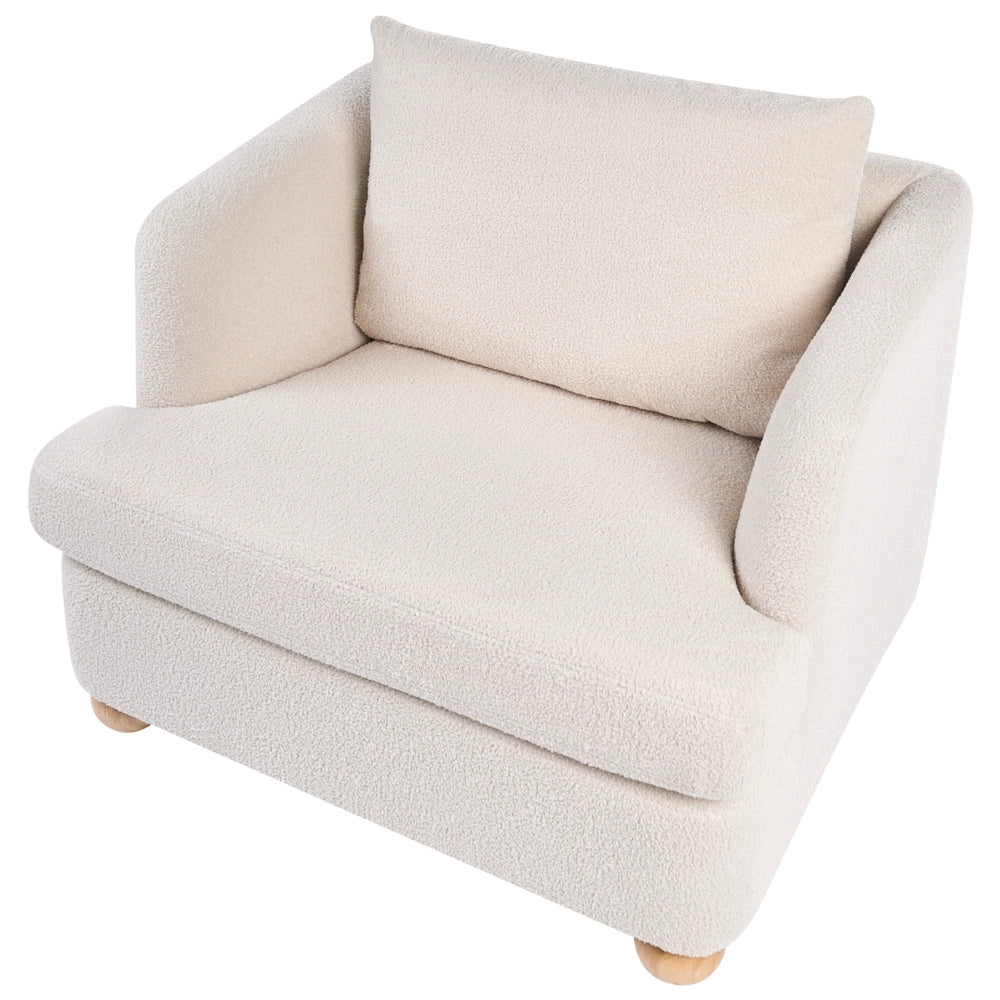 Poltrona bianco sporco rivestita in ciniglia con gambe rotonde in legno e braccioli per soggiorno, angolo lettura, stile moderno minimalista