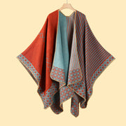 Nuovo scialle caldo da donna a tinta unita con nappe