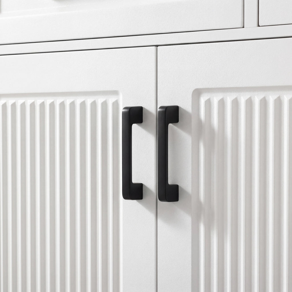 Credenza 160x40x75 cm con 4 ante scanalate verticali e 3 cassetti in MDF bianco