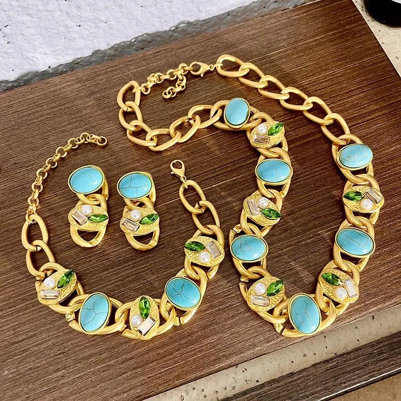 Set di gioielli con perline di cristallo turchese: collana, orecchini e bracciale in stile vintage.