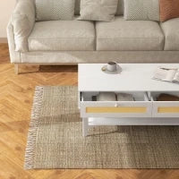 Tavolino da Caffè Boho con 2 Cassetti e Ripiano, in Rattan e Truciolato, 120x50x50 cm, Bianco e color Legno