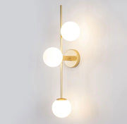 Applique lampada da parete in alluminio color bronzo oro con 3 sfere in vetro bianco opaco palle con attacco per lampadine G9