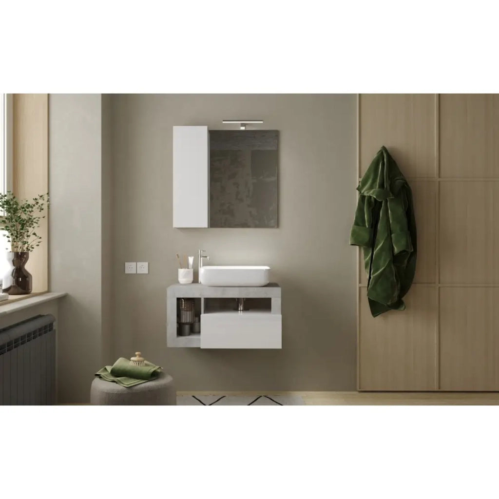Mobile da bagno sospeso con lavabo e 1 cassetto, lunghezza 79 cm, collezione BURA, colore bianco lucido e cemento.