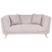 Divano a 2 posti in tessuto con cuscini decorativi, gambe in legno e trapuntatura decorativa, stile retrò tortora