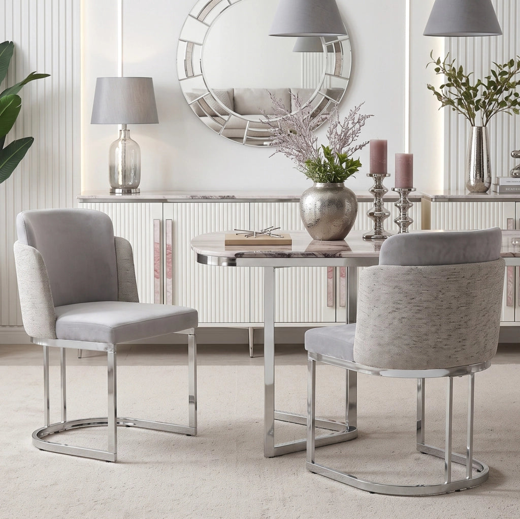 Set di 2 sedie da pranzo 61.49x59x54 cm con doppio schienale; gambe in metallo; chenille grigio argento