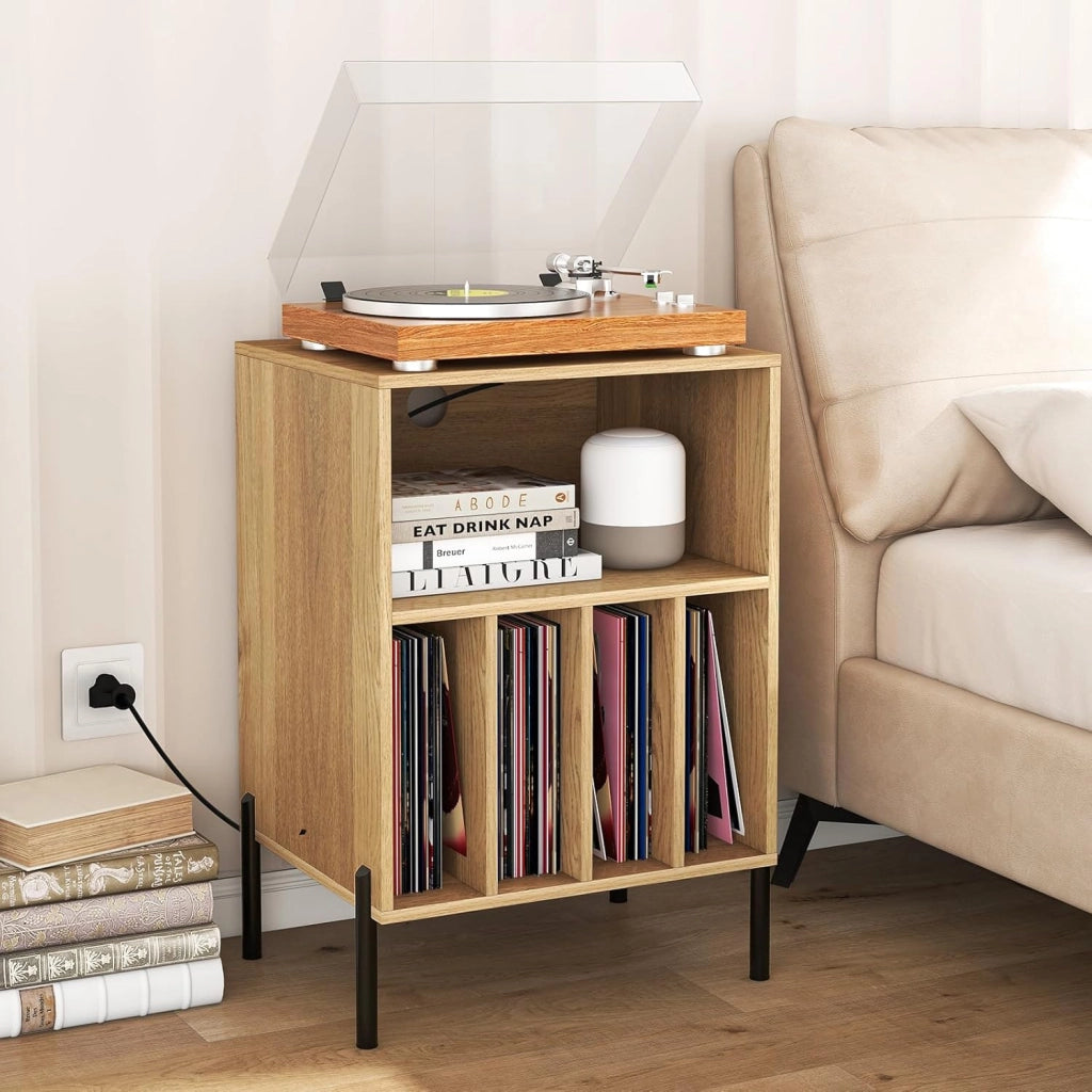 Tavolino da Letto Mobile Giradischi con Base di Ricarica, Comodino per 150 Album, 2 Porte USB, 1 Tipo C, 5 Scomparti, Gambe in Metallo, Supporto per Giradisco, 53 x 45 x 78 cm
