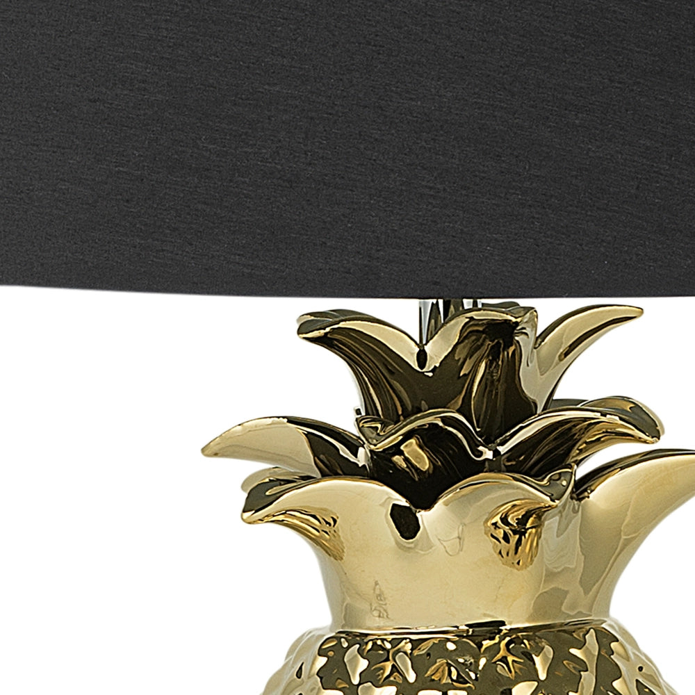 Lampada da tavolo decorativa dorato con base in ceramica nera lucida paralume in poliestere a forma di ananas dal design eclettico
