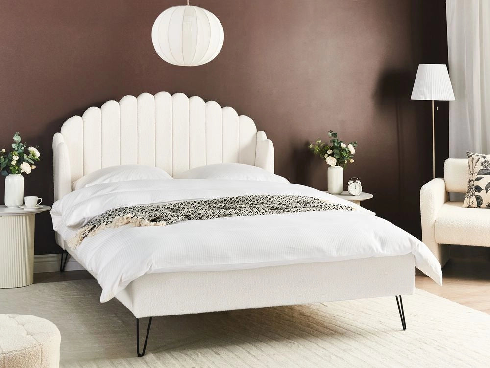Letto matrimoniale con rete in tessuto bouclè bianco sporco 140 x 200 cm gambe in metallo testata retro capitonné