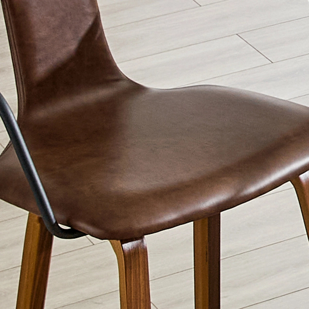 Set di 2 sgabelli da bar con braccioli, seduta imbottita, gambe in legno e design scandinavo